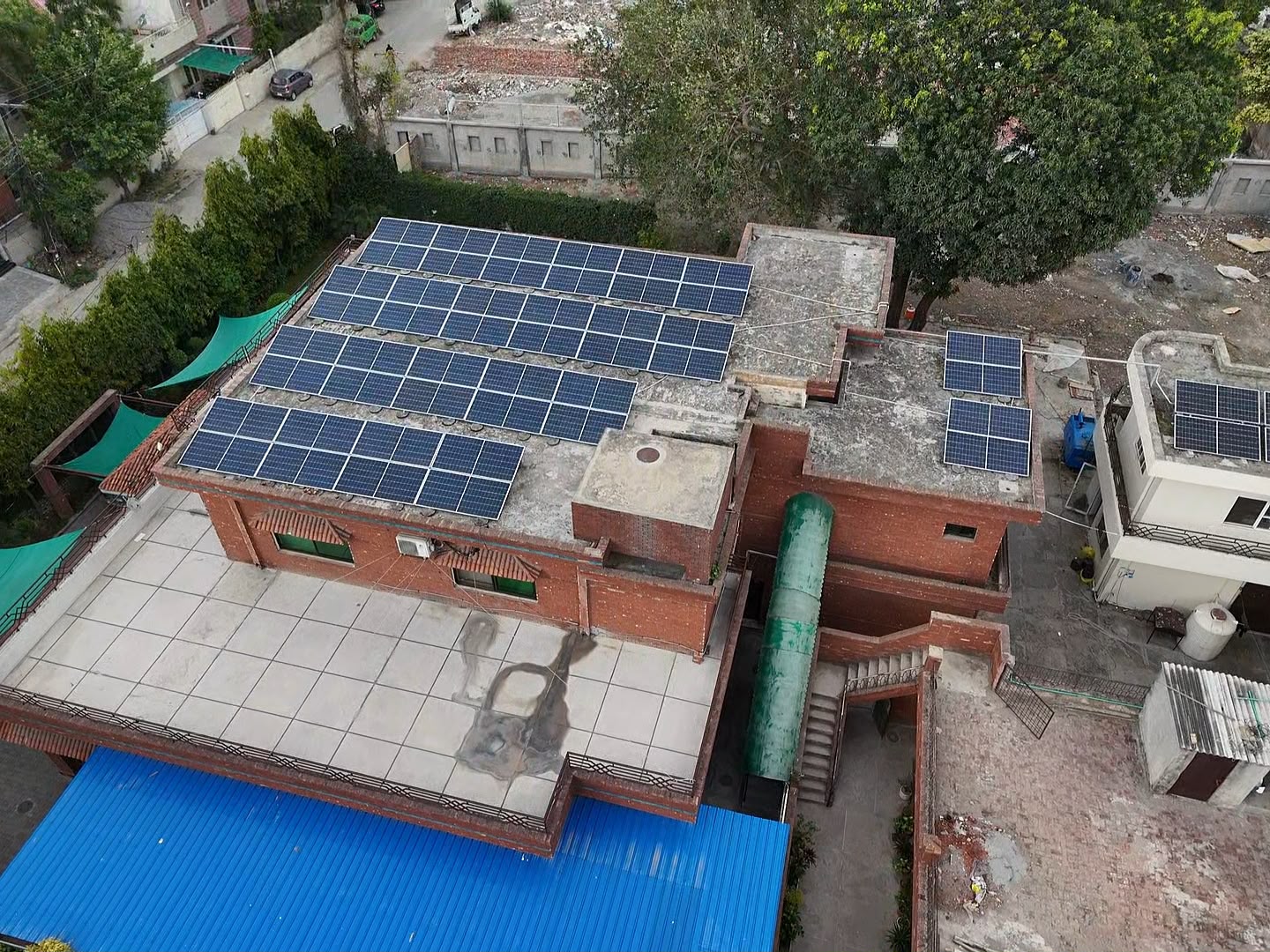 Commercial solar installation crew
