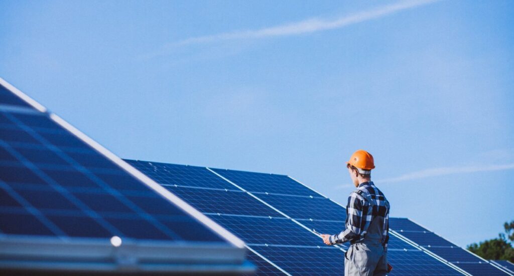 Hybrid solar and battery installation